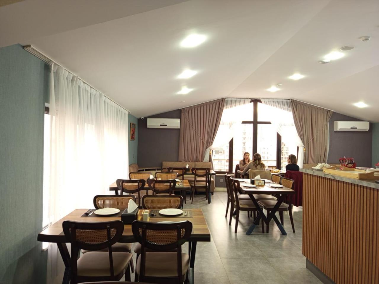 Royal Meridien Hotel Baky Esterno foto