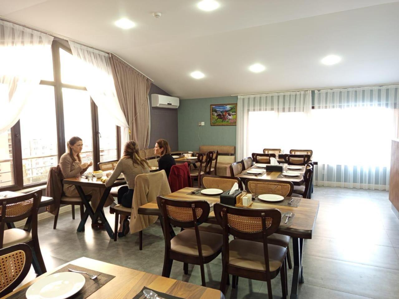 Royal Meridien Hotel Baky Esterno foto