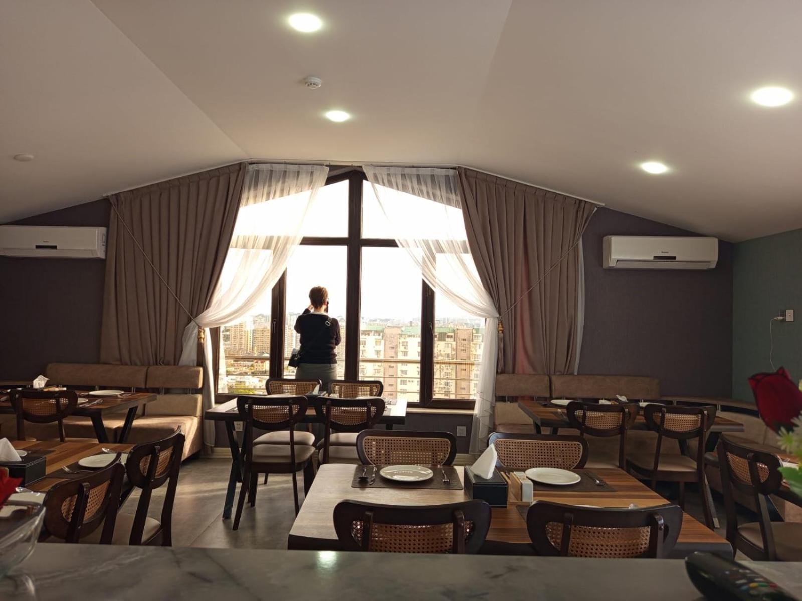 Royal Meridien Hotel Baky Esterno foto